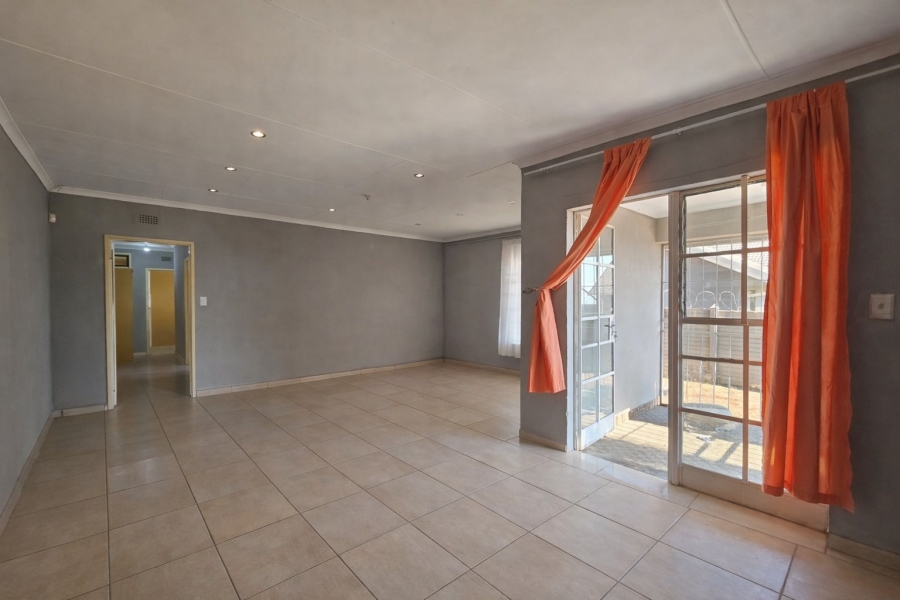 To Let 4 Bedroom Property for Rent in Vaalpark Free State